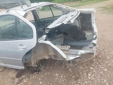 mercedes e210: Автомобиль Volkswagen bora седан, выполненный в серебристом цвете — 6