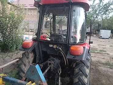 говновоз продажа: YTO 454 . 45 🐎 л.с .Колесный трактор с кабиной, красный, компактного — 2