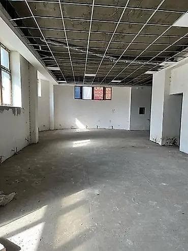 Коммерческая недвижимость: Ахунбаева/Манас Продается Помещение с бетонным полом и подготовленным — 2