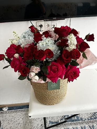 мед подарочный: Авторская цветочная композиция в плетёной корзине TE AMO flowers — 3