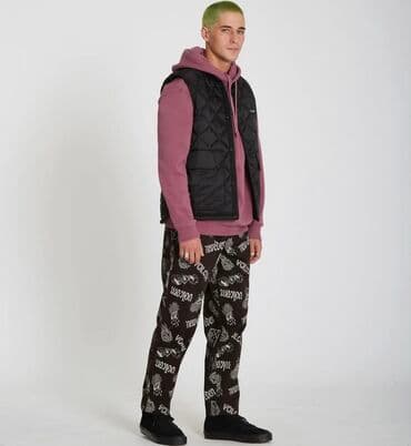 Брюки: Volcom. Эти брюки с эластичной резинкой на талии, входящие в серию — 1