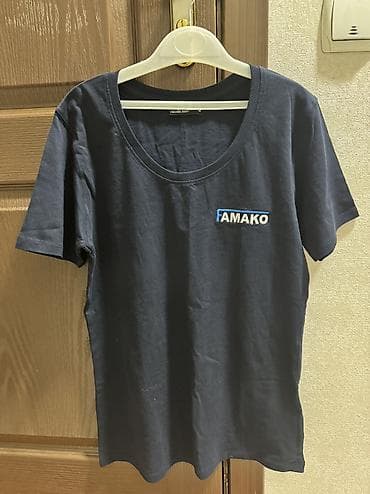 крутые футболки: Футболка темно‑синего цвета с коротким рукавом и круглым вырезом — 7