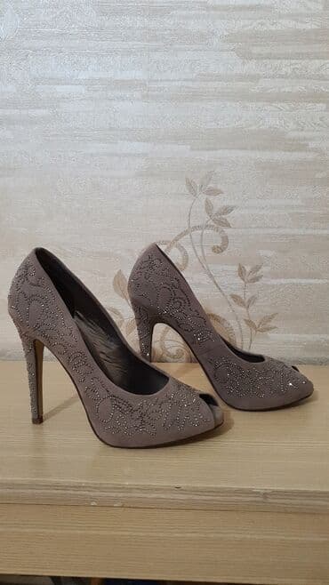 женские слипоны больших размеров: Туфли 38 размер 
Не подошёл размер 
Идеальное состояние 
Очень удобные — 7