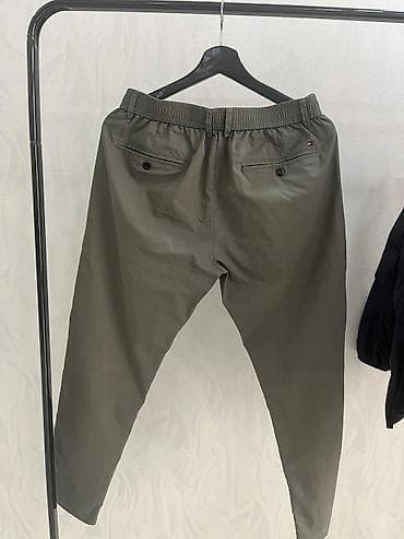 helly hansen: Мужские брюки Tommy Hilfiger - Модель: чиносы/джоггеры с зауженной к — 2