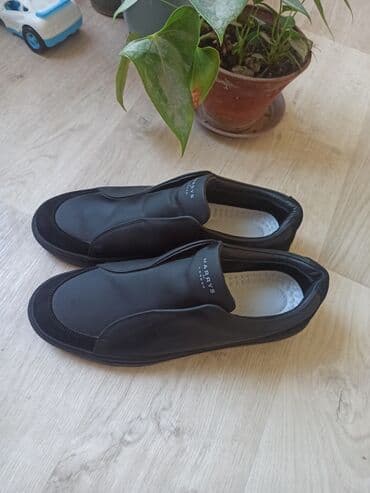 срочно продаю в связи с переездом: Лоферы, 43, Haries, Новый, цвет - Черный — 1