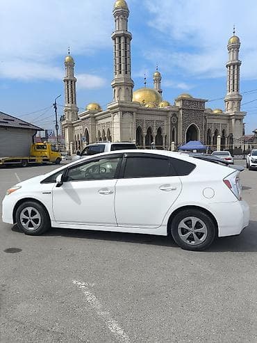 бензин сатылат: Toyota Prius: 2013 г., 1.8 л, Автомат, Гибрид, Хетчбек — 3