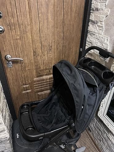 Прогулочная коляска Joie (черная) - Удобное сиденье с мягкими ремнями