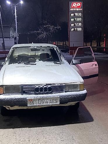 Audi 80: 1986 г., 1.8 л, Механика, Бензин, Седан