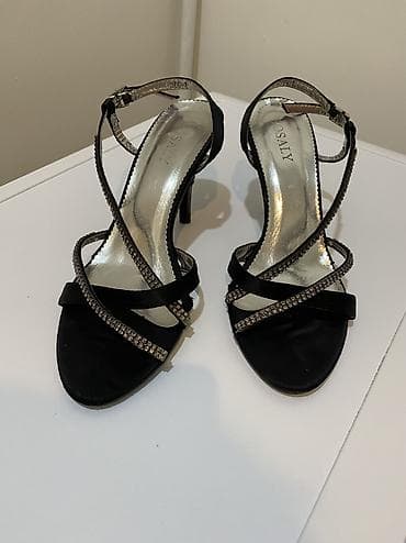 Продаю босоножки 37 размер 👡 На главном фото 999 сом На втором фото at lalafo.kg Продаю босоножки 37 размер 👡 На главном фото 999 сом На втором фото