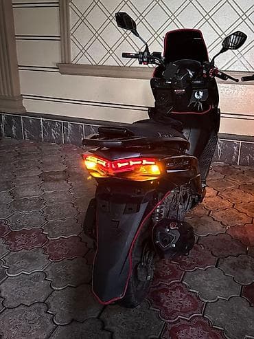 китайский муравей: Макси-скутер 150 куб. см, Бензин — 3