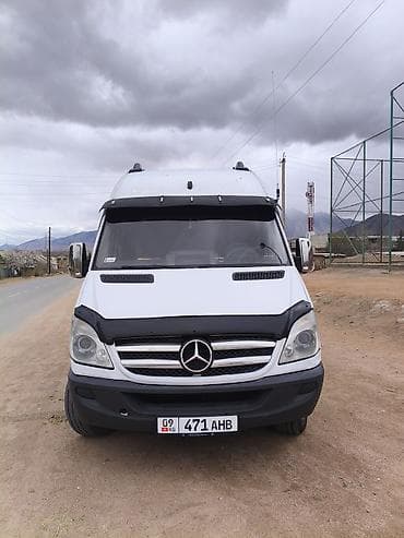 mitsubishi delica d5: Легкий грузовик, Mercedes-Benz — 2