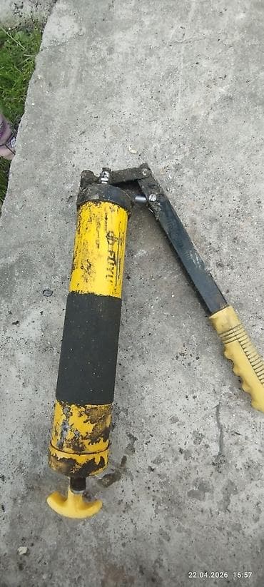 ключи на авто: Ручные шприцы для смазки, набор из нескольких штук. ты одну штуку 250 — 1