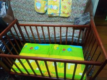 детская кровать с матрацем: Продаю детскую кроватку б/у в хорошем состоянии. Матрасик,одеяло и — 2