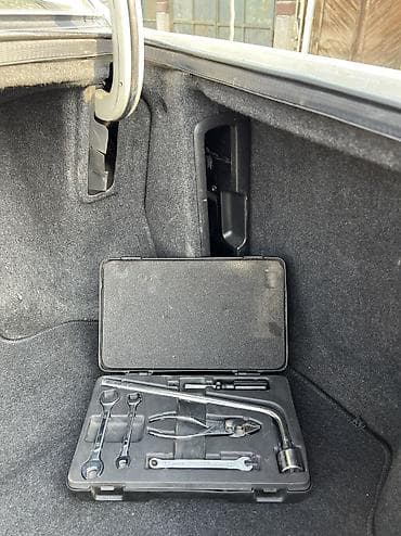 mazda tribut: Toyota Celsior: 1996 г., 4 л, Автомат, Бензин, Седан — 10