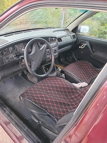 Volkswagen Vento: 1994 г., 1.8 л, Механика — 5