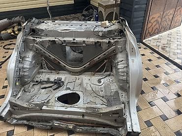 drift car: Кузовная «половинка» задней части автомобиля (вырез). Металл — 4