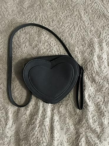 pull and beer: Сумка через плечо в форме сердца, черная. - Материал: гладкий кожзам — 2