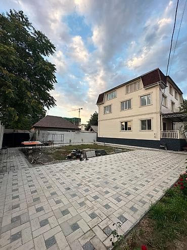 Недвижимость: 🏡 Продаётся 3-этажный дом в Рабочем городке 📐 Площадь дома — 600 м² 🌳 — 2