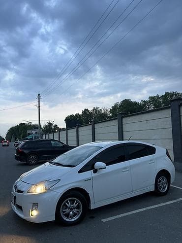 машина жентра: Toyota Prius: 2010 г., 1.8 л, Вариатор, Гибрид, Хэтчбэк — 10