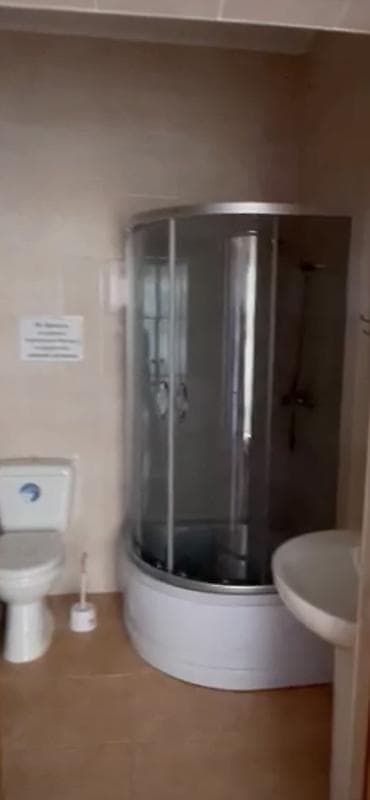 Кыймылсыз мүлк: Коттедж в закрытом коттеджном поселке. - Одноэтажный дом с верандой и — 9