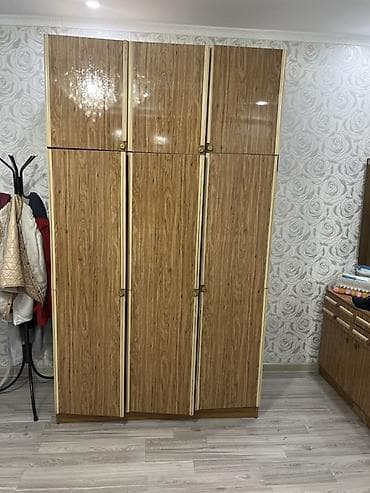 Эмерек: Гарнитур для спальни/прихожей в стиле ретро (ламинат под дерево) — 2