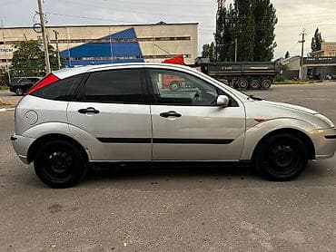 small car: Ford Focus: 2003 г., 1.6 л, Механика, Бензин, Хэтчбэк — 4