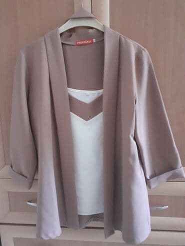 практически новое: Костюм тройка в идеальном состоянии 44 размера. Надевала только один — 1