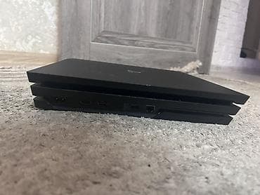 Игровая приставка Sony PlayStation 4 Pro. Модель в фирменном черном — 2