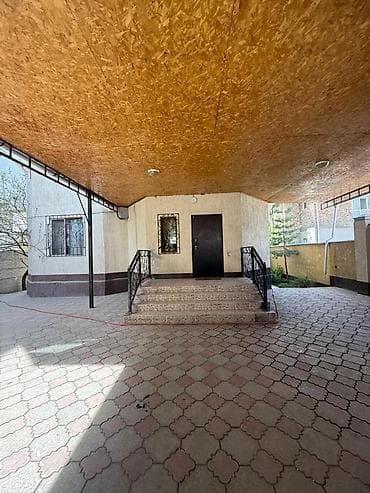 дом 3 комнаты: 250 м², 6 комнат, Парковка — 8
