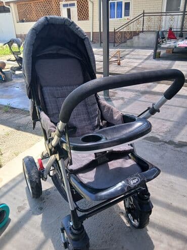 коляска продаю: Коляска, цвет - Черный, Б/у — 2