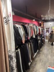 пром дом: Срочно Сдается половина бутика под муж.или жен.одежду, обувь или — 2
