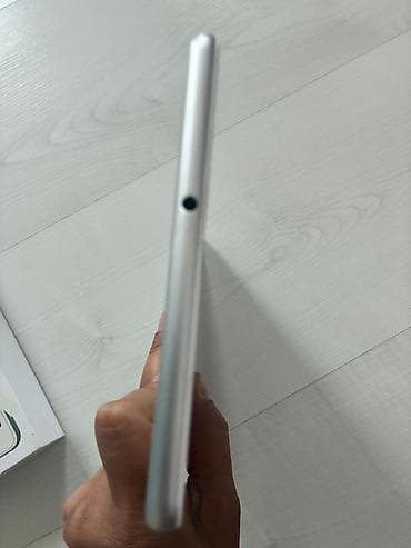 tab s5e: Планшет, Samsung, память 64 ГБ, 8" - 9", Wi-Fi, Б/у, Классический цвет - Серебристый — 2