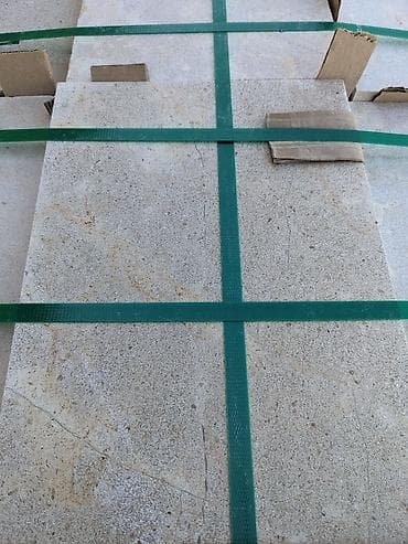 офисные столы и кресла бу: Лаймстоун, сары Таш, травертин 600х300х20, в наличии 500м² — 3