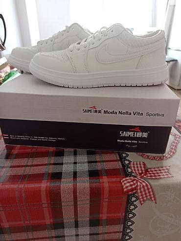 Кроссовки SAIMEI Moda Nella Vita Sportiva - Модель: низкие кроссовки at lalafo.kg Кроссовки SAIMEI Moda Nella Vita Sportiva - Модель: низкие кроссовки