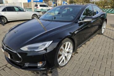 срочно продаю в связи с переездом: Tesla Model S: 2016 г., Электромобиль, Хетчбек — 1