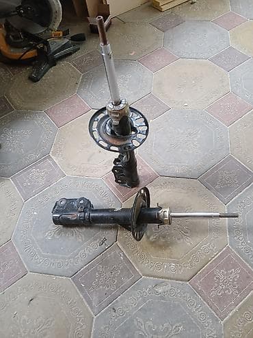 Передний амортизатор Honda 2005 г., Б/у, Оригинал, Япония at lalafo.kg Передний амортизатор Honda 2005 г., Б/у, Оригинал, Япония