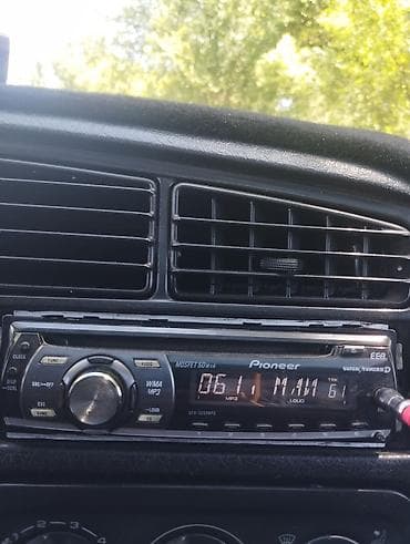 Автомагнитола Pioneer DEH-2050MPG - Однодиновая панель с дисплеем и at lalafo.kg Автомагнитола Pioneer DEH-2050MPG - Однодиновая панель с дисплеем и