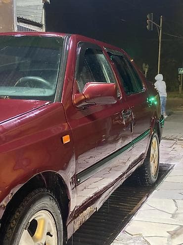 есть трещина: Volkswagen Vento: 1992 г., Ручные, Бензин, Седан — 6