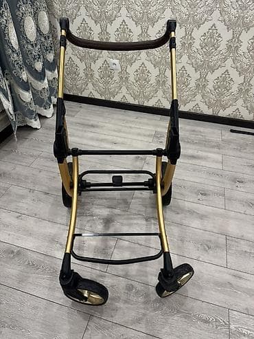 Детские электрокары: Коляска, цвет - Золотой, Б/у — 1