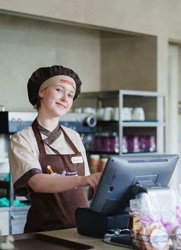 Требуется Кассир, График: Два через два, Менее года опыта, Форма, Полный рабочий день at lalafo.kg Требуется Кассир, График: Два через два, Менее года опыта, Форма, Полный рабочий день