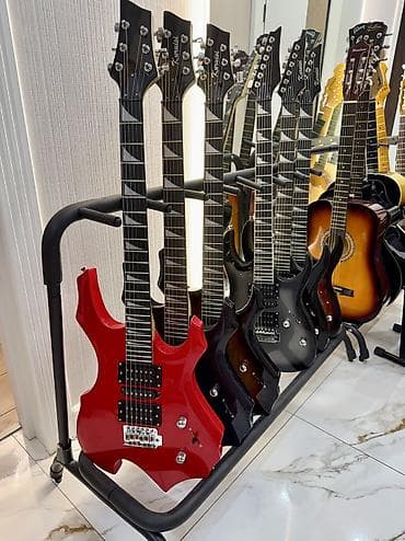 Охота и рыбалка: Электрогитара в комплекте струны, плотный чехол, 3 медиатора, ремень — 1