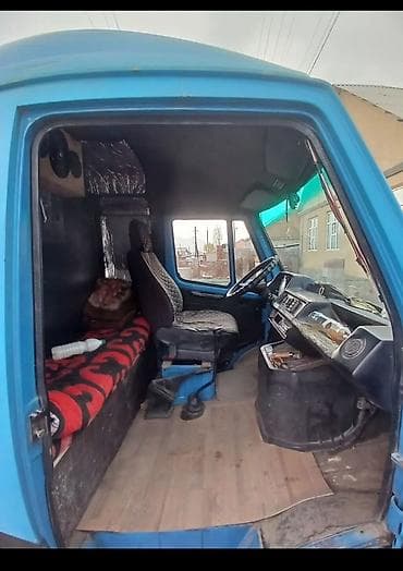 кио бонго: Легкий грузовик, Mercedes-Benz, Стандарт, 3 т, Б/у — 4