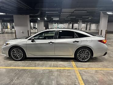 prius 2015: Toyota Avalon: 2018 г., Гибрид, Седан — 8