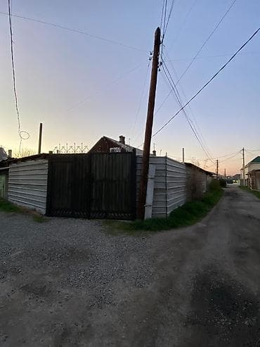 Жилая квартира барачного типа с закрытым двором и навесом г.Бишкек