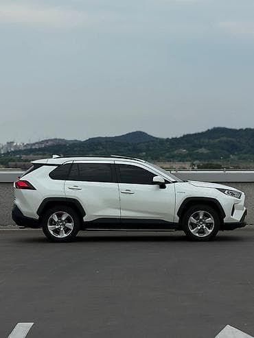 byd e2 2022: Toyota RAV4: 2021 г., Автомат, Гибрид, Кроссовер — 5