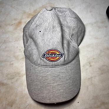 Жеке буюмдар: Кепка, Бейсболка, Калканчы: Ийилген, Саймасы менен — 1