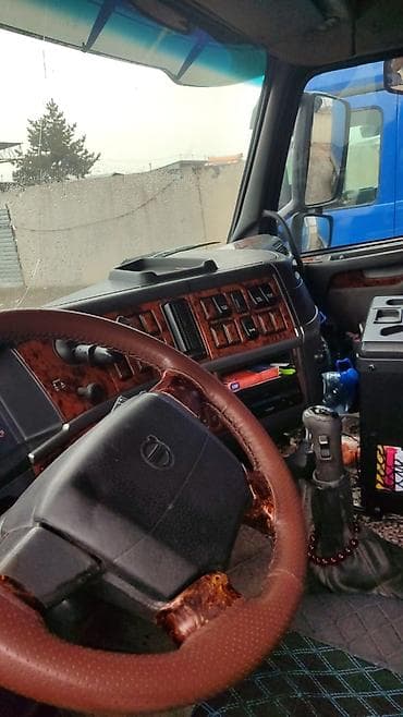 на пневме: Тягач, Volvo, Тентованный — 3