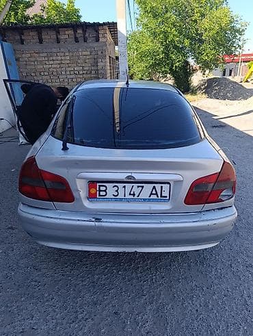 Продажа авто: Легковой автомобиль седан, серебристый цвет кузова. 4 двери, 5 — 2