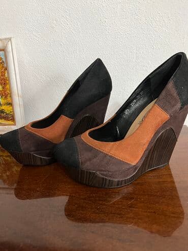 Туфли на платформе 
Размер 39-40
Новые