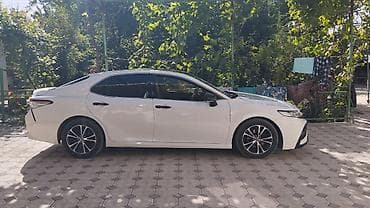 Toyota Camry: 2018 г., 2.5 л, Автомат, Бензин, Седан — 4